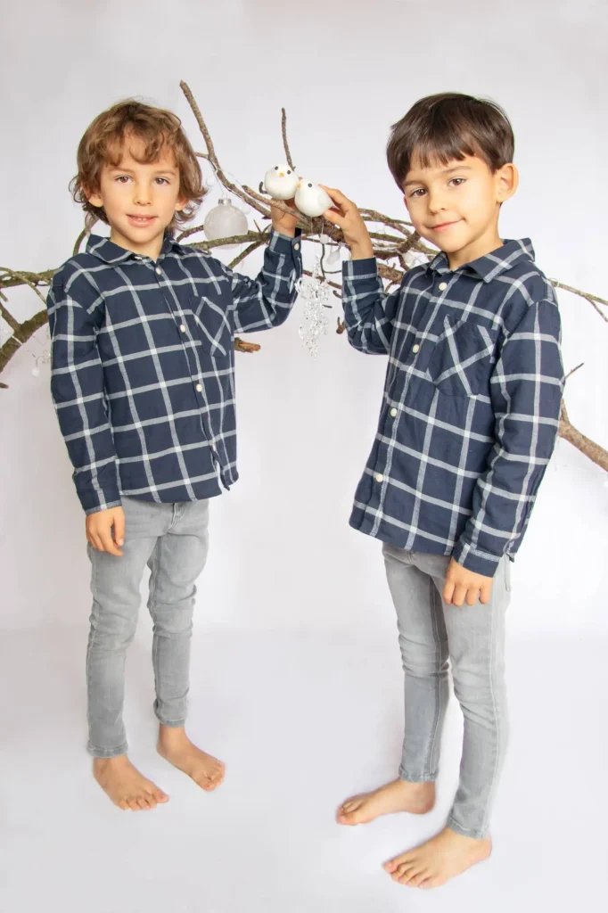 sesion fotografica navidad hermanos gemelos