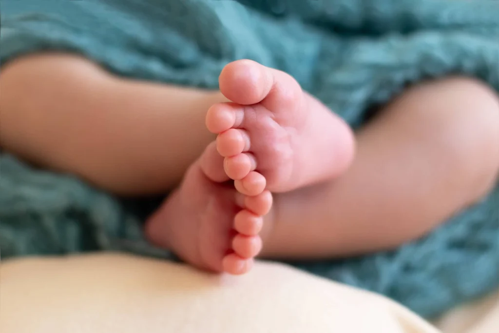 fotografia profesional bebe detalle pies