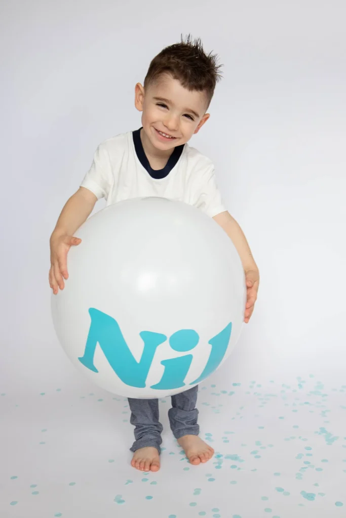 sesión de fotos con globo personalizado nombre